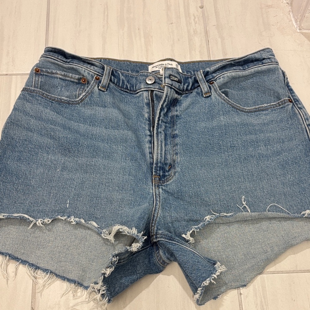 Abercrombie Curve Love Mom Short Size 32